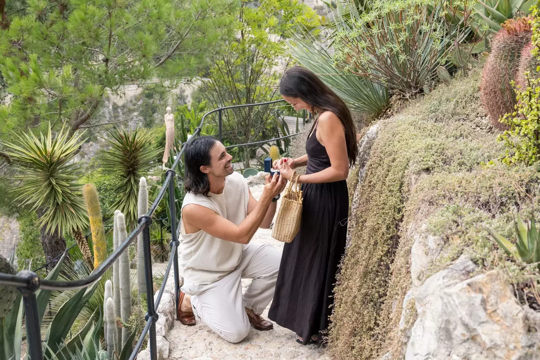 Couple in the village of Èze