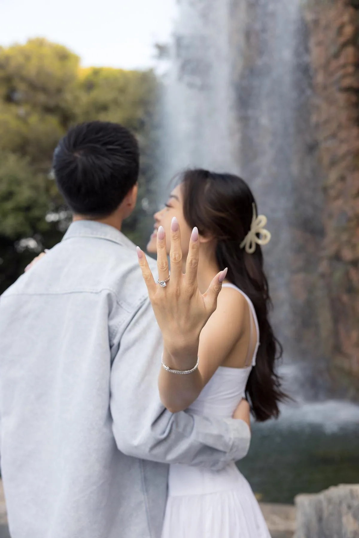 Marriage proposal reaction on the Côte d'Azur
